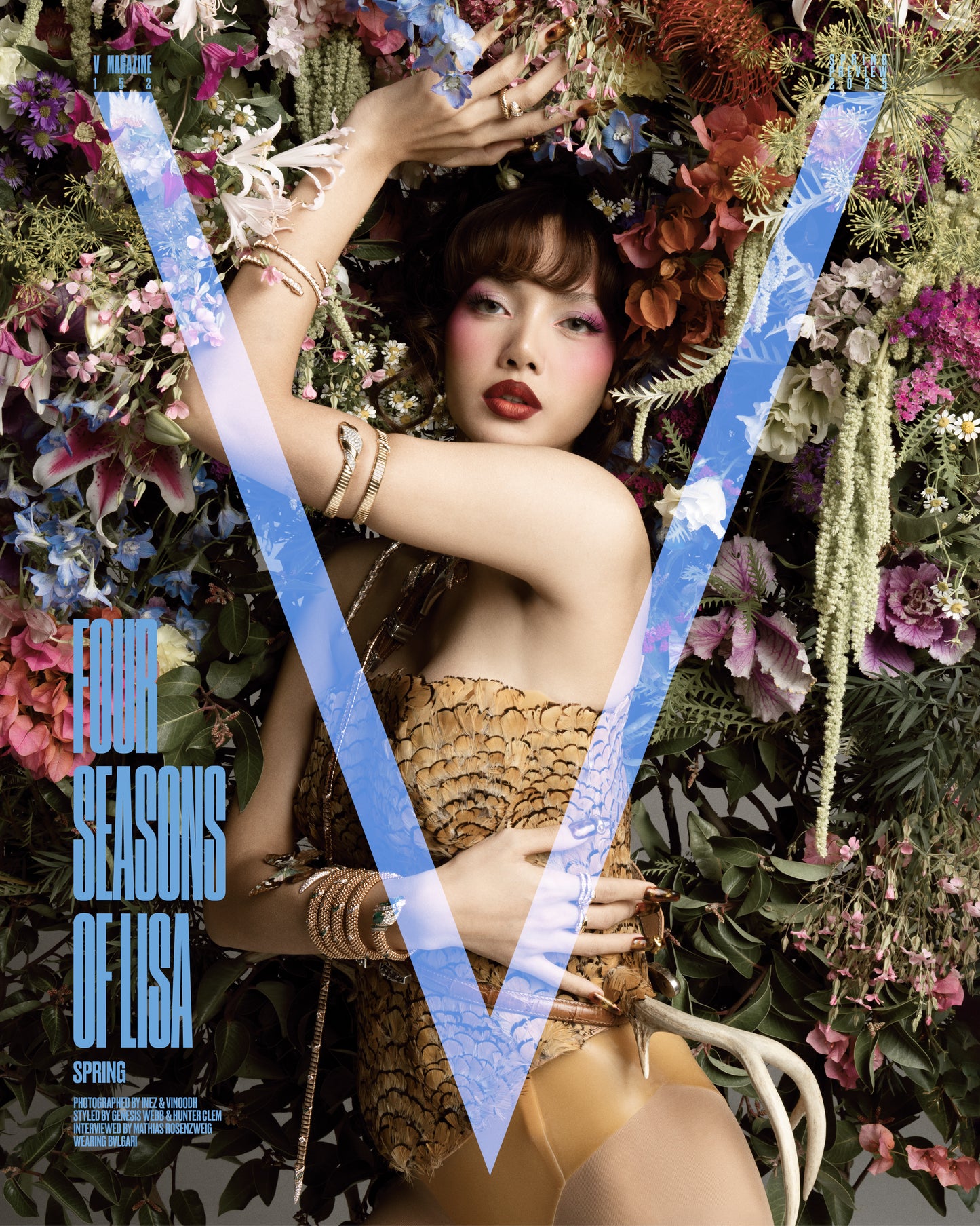 ONE YEAR V MAGAZINE SUBSCRIPTION + 1 FREE TOTE BAG!